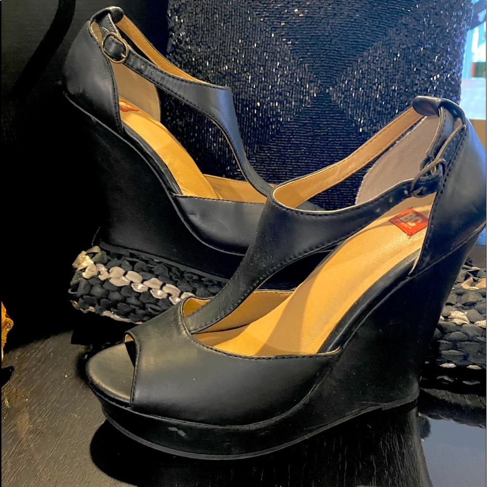 Beautiful Black sandal, wedge platform heel.